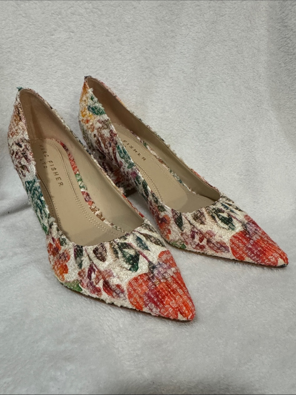 5M Marc Fisher LTD block heel pointy toe pump with floral design